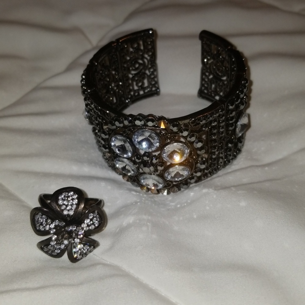 $5 ITEM. black metal and rhinestone bracelet & earrings - Picture 1 of 6